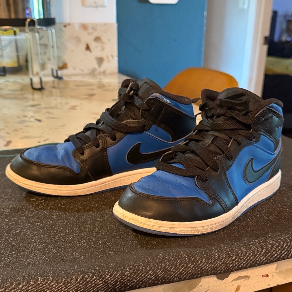 Nike boys Jordan 1 Retro black & blue in 3Y (big boys)